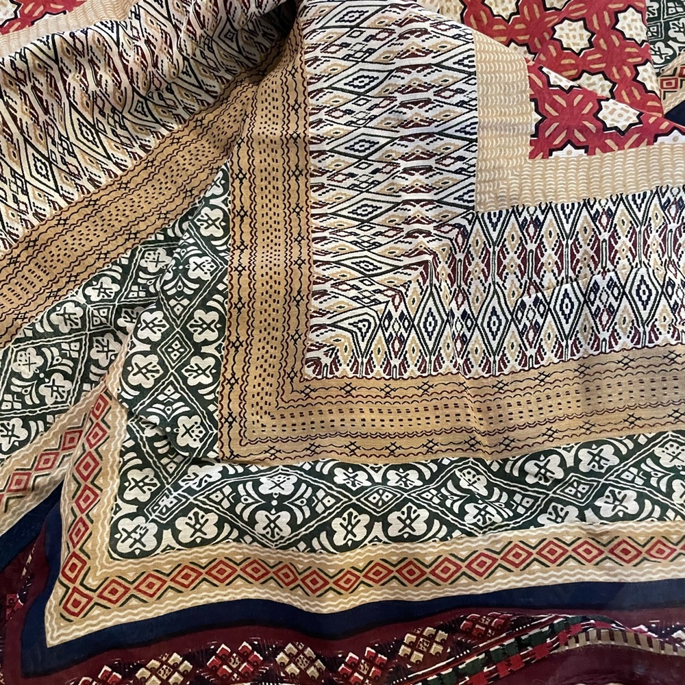 New! Huge, airy One Hundred Stars shawl 76 x 40 - Picture 2 of 9